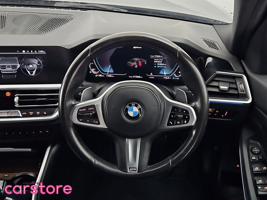 2020 BMW 3 Series - image 19