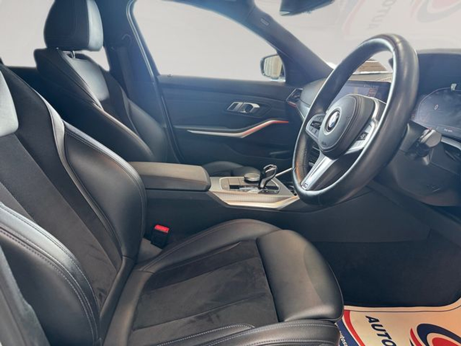 2021 BMW 3 Series - image 11
