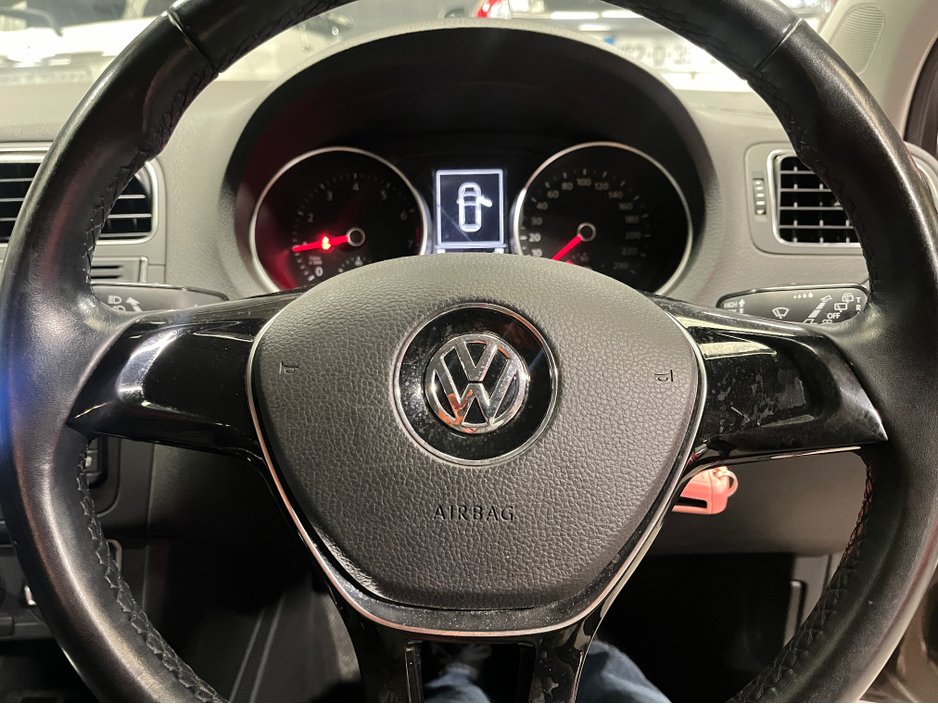 2014 Volkswagen Polo - image 16