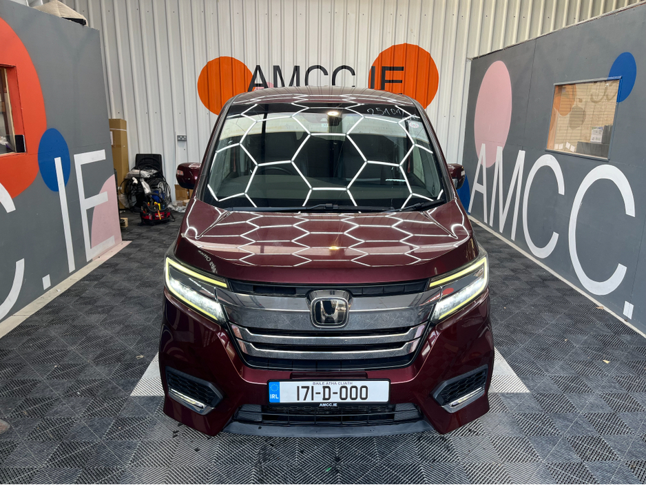 2017 Honda Stepwagon - image 5