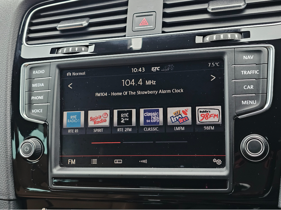 2014 Volkswagen Golf - image 19