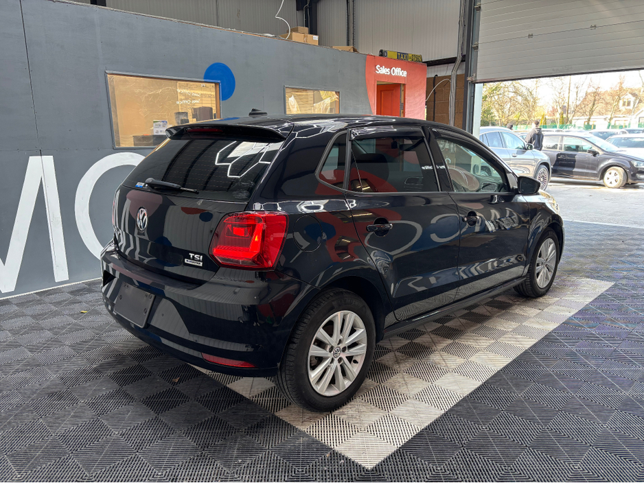 2017 Volkswagen Polo - image 2