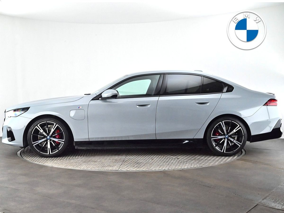 2024 BMW 5 Series - image 3