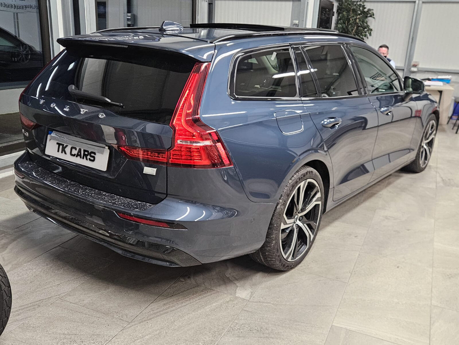 2022 Volvo V60 PHEV T8 (455hp) Ultimate Dark AWD €27,950