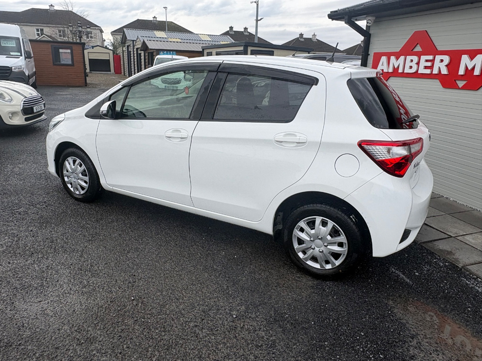 2017 Toyota Yaris - image 6