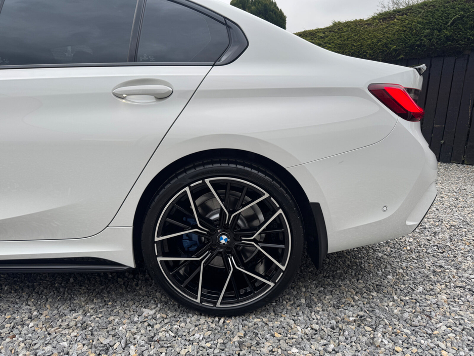 2021 BMW 3 Series - image 29