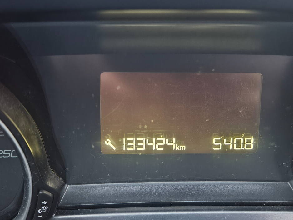 2018 Peugeot 308 - image 5