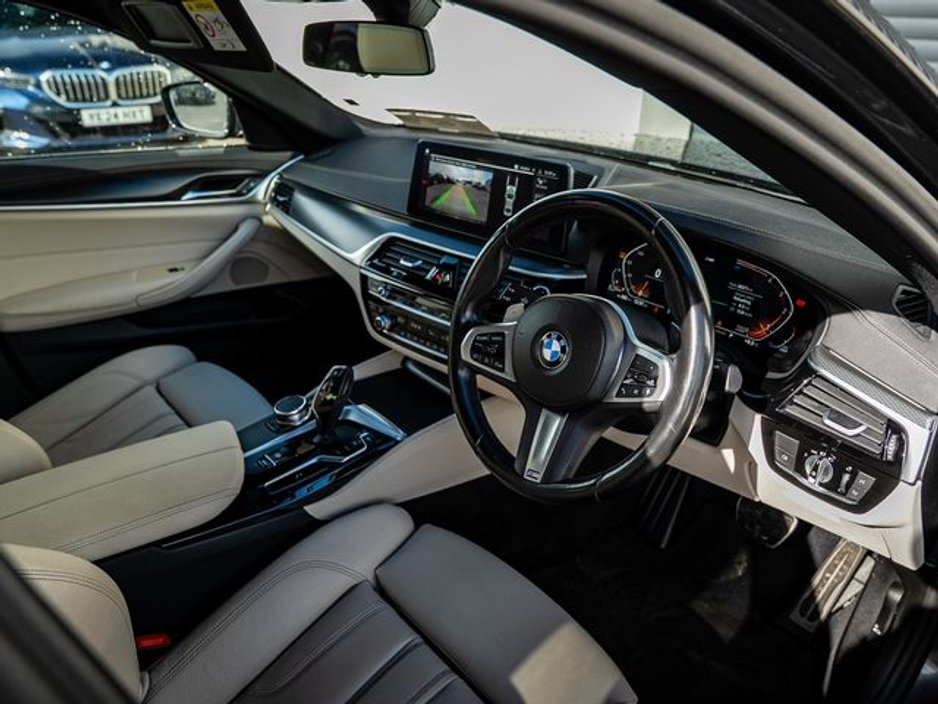 2023 BMW 5 Series - image 6