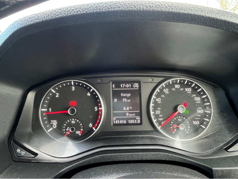 2017 Volkswagen Amarok - image 14