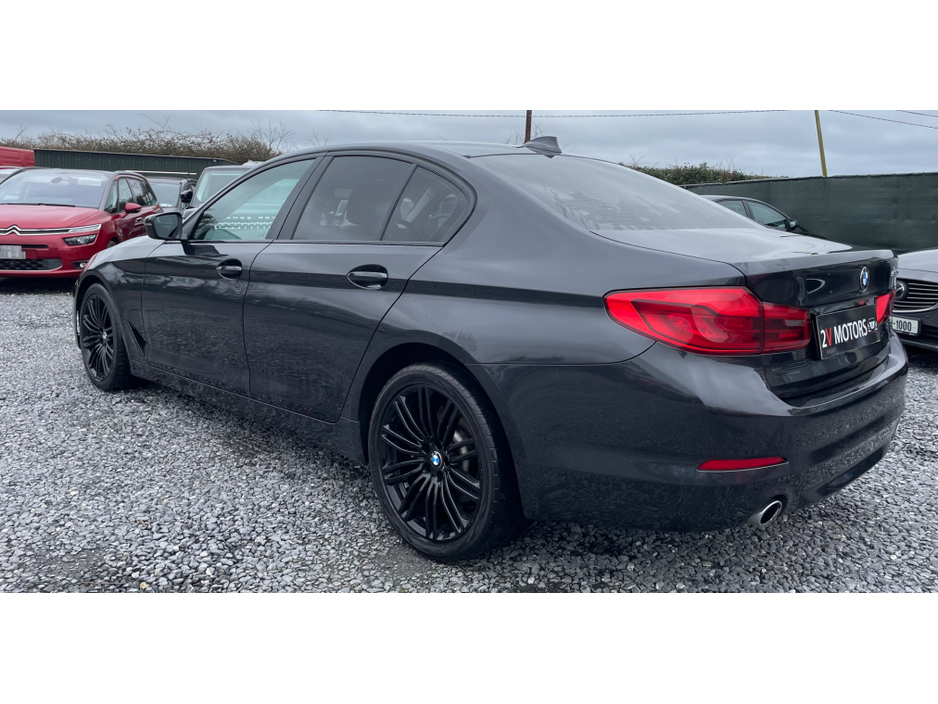 2019 BMW 5 Series - image 4