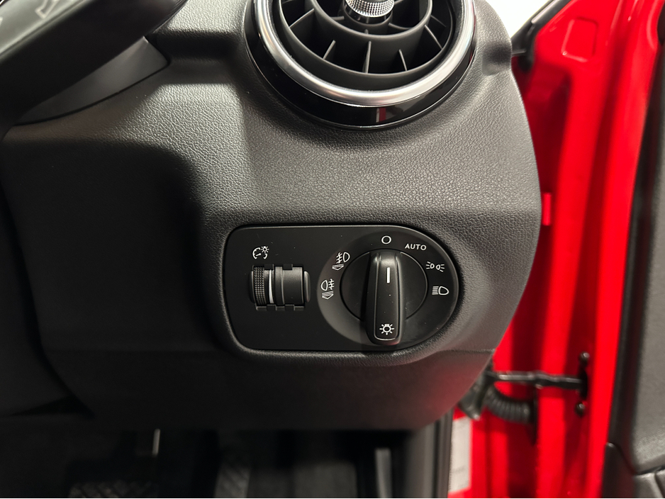 2018 Audi A1 (182) A1 S LINE 1.0TFSI S TRONIC LOW KMS VW/AUDI SPECIALISTS WWW.DENISDARCYCARS.IE €18,950