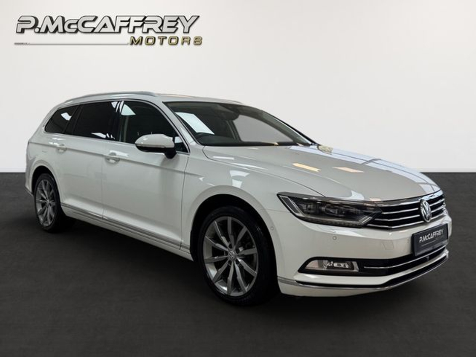 2019 Volkswagen Passat - image 3