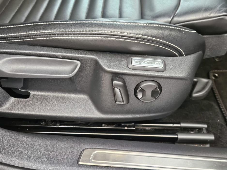 2020 Volkswagen Passat - image 8