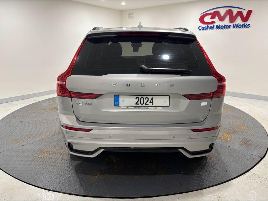 2024 Volvo XC60 - image 6