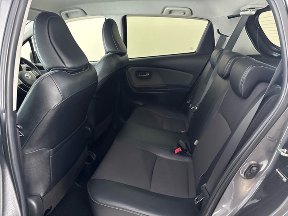 2015 Toyota Yaris - image 7