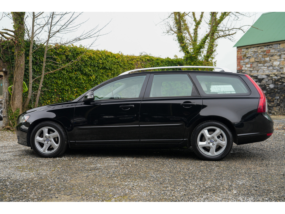 2012 Volvo V50 - image 8