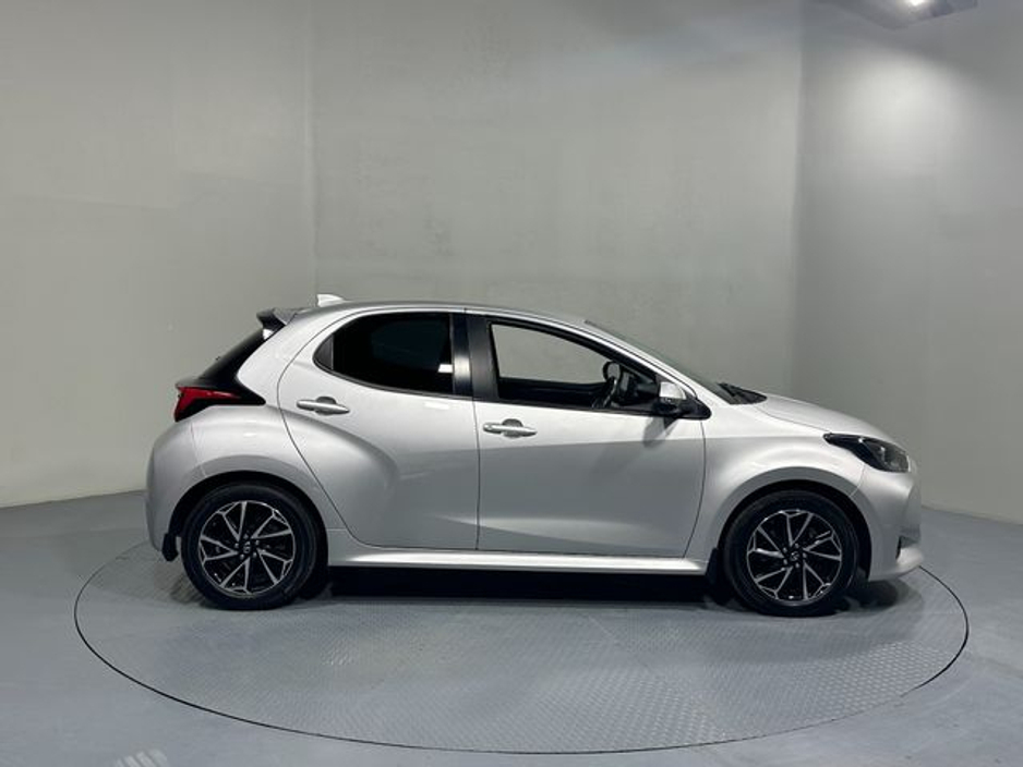 2021 Toyota Yaris - image 8