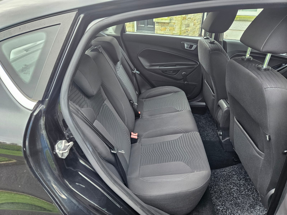 2015 Ford Fiesta - image 10