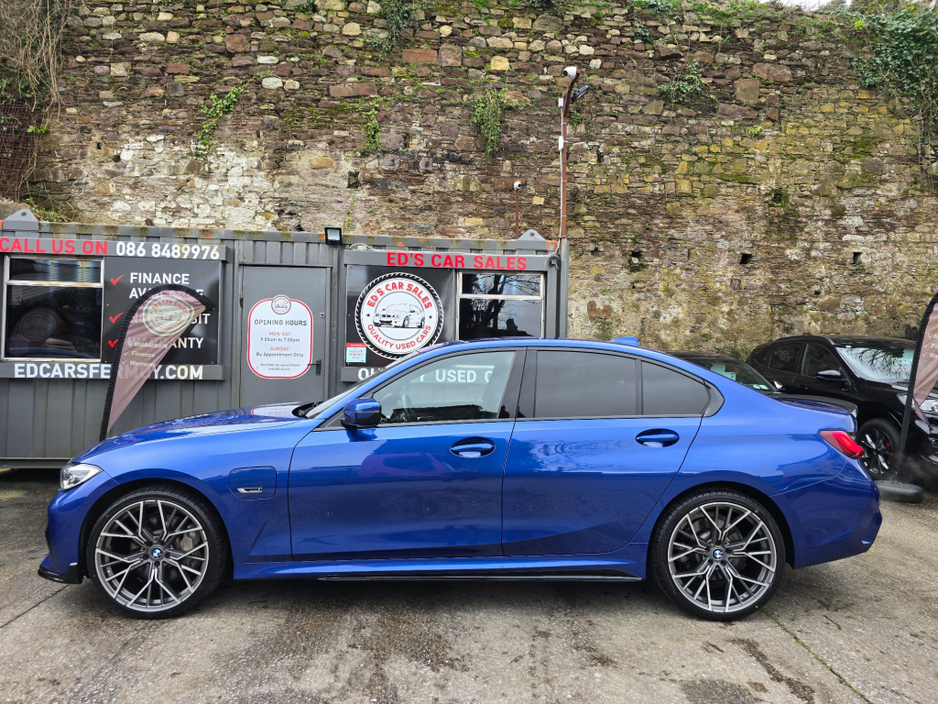 2021 BMW 3 Series - image 7