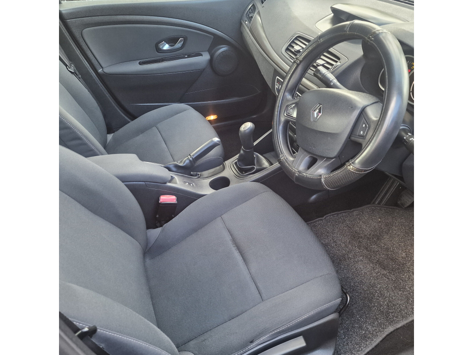 2011 Renault Fluence - image 9