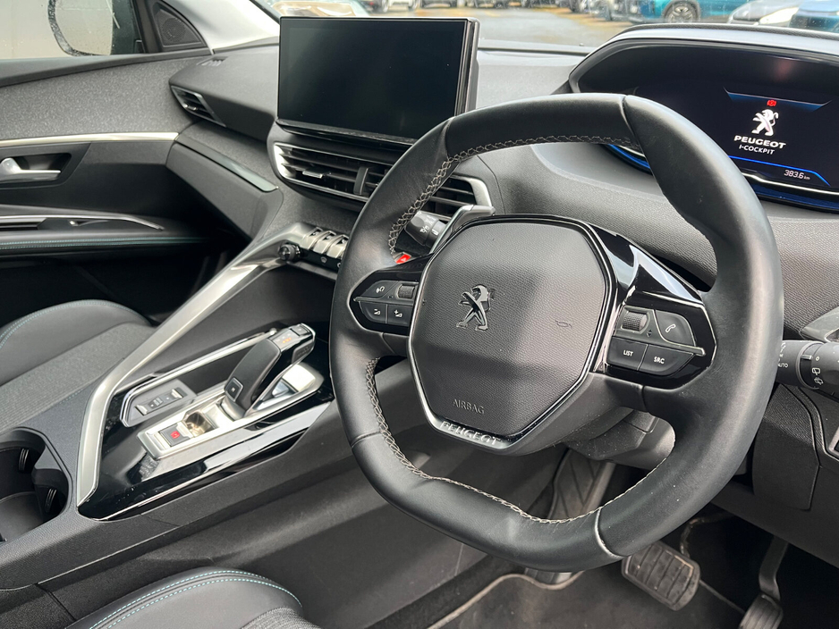 2022 Peugeot 3008 - image 6