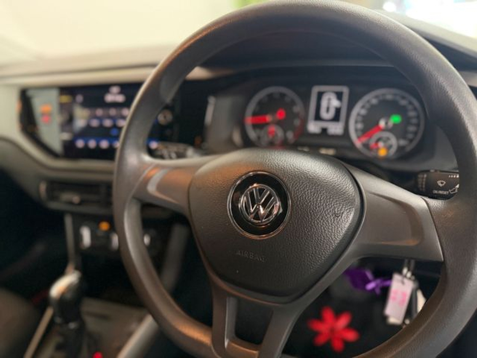 2018 Volkswagen Polo - image 9