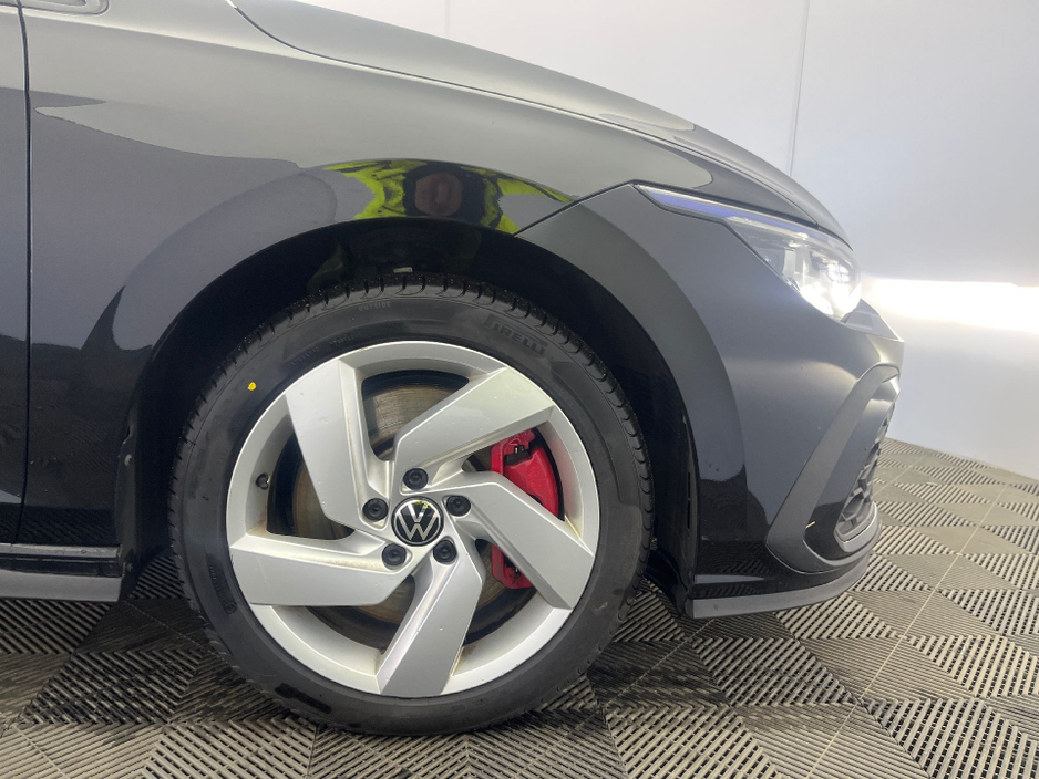 2022 Volkswagen Golf - image 8