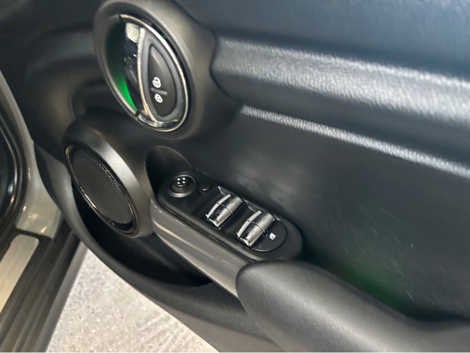 2020 MINI Hatch CLASSIC CLA5 4DR COOPER €18,750