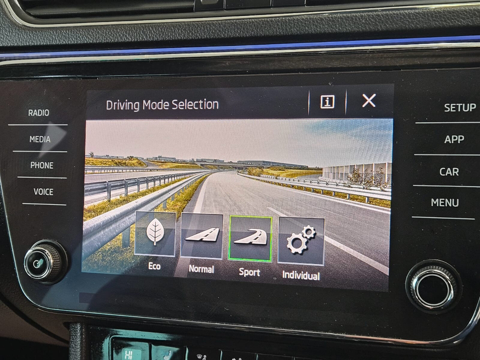 2019 Skoda Superb - image 21