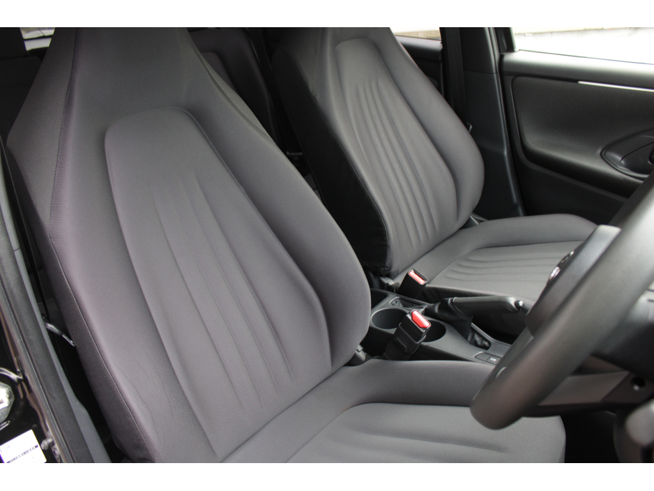 2020 Toyota Yaris - image 10