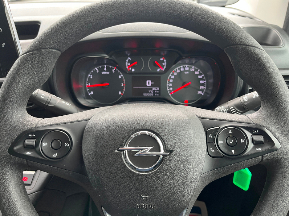 2023 Opel Combo - image 4