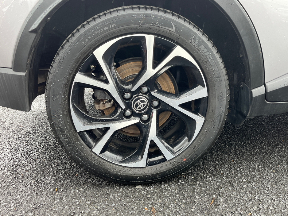 2020 Toyota C-HR - image 12