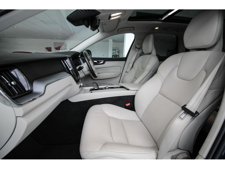 2021 Volvo XC60 T6 Inscription Expression €38,899