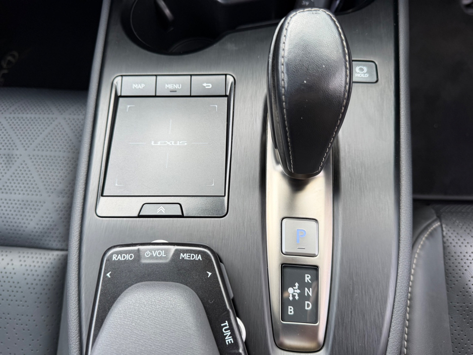 2021 Lexus UX 250 H - image 28