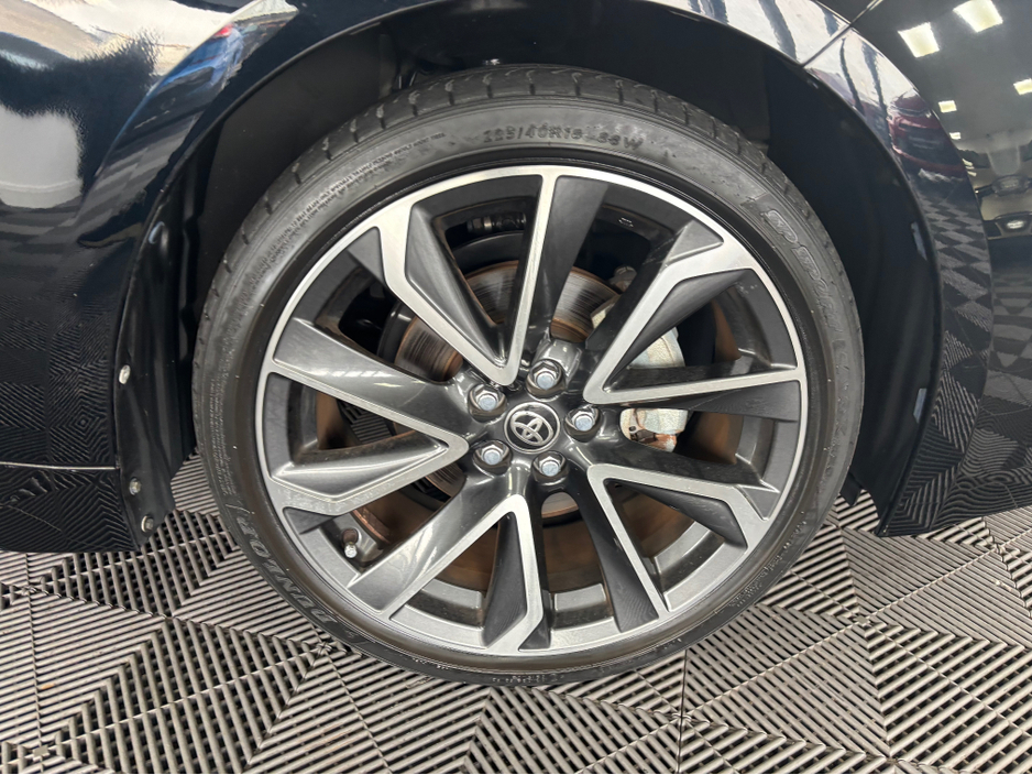 2018 Toyota Corolla - image 5