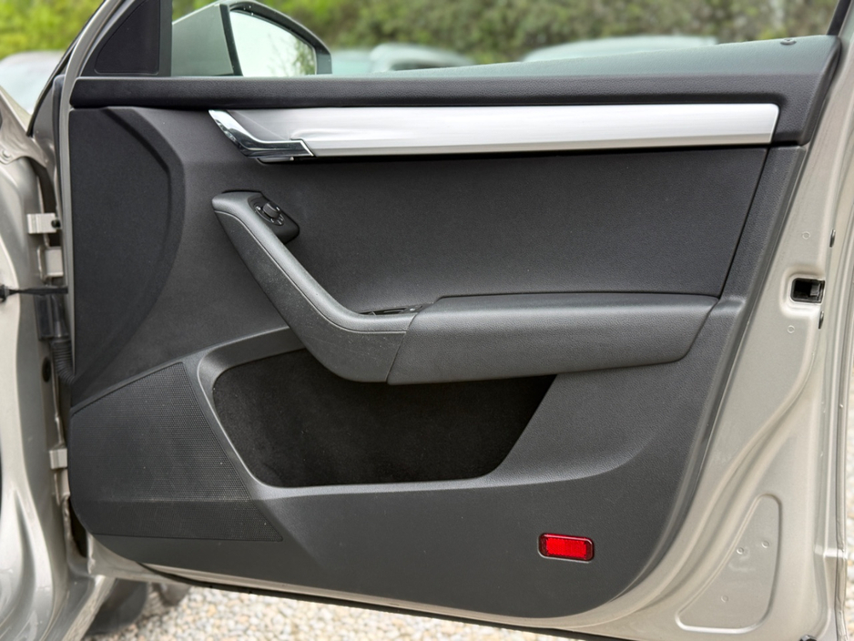 2017 Skoda Octavia - image 16