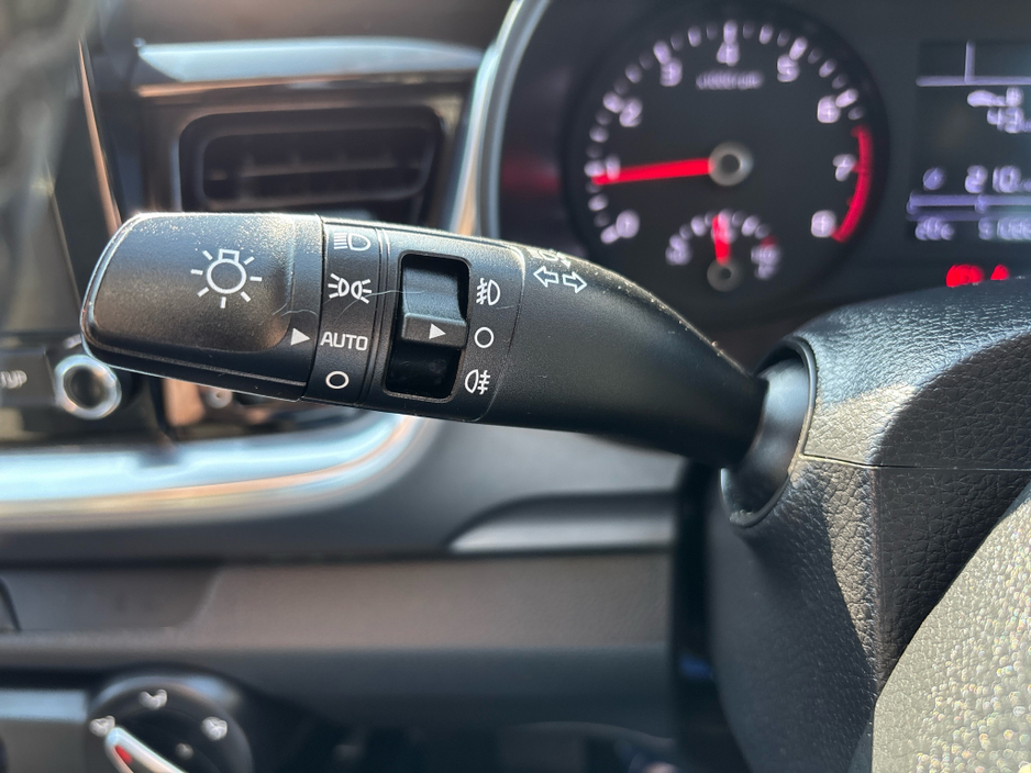 2022 Kia Stonic - image 17