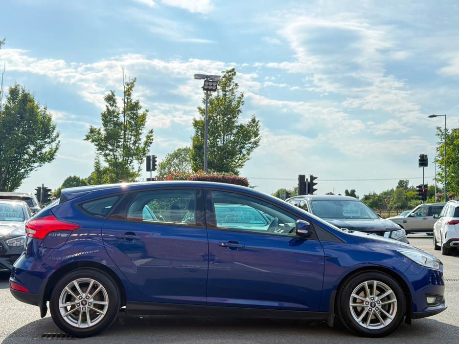 2017 Ford Focus - image 4