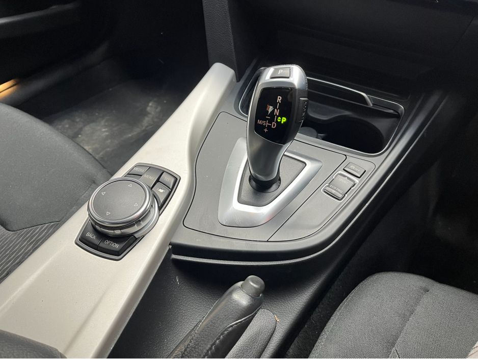 2015 BMW 1 Series - image 16