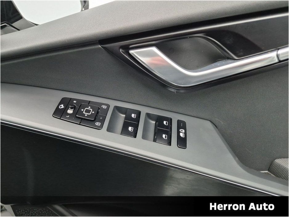 2023 Kia Niro - image 18