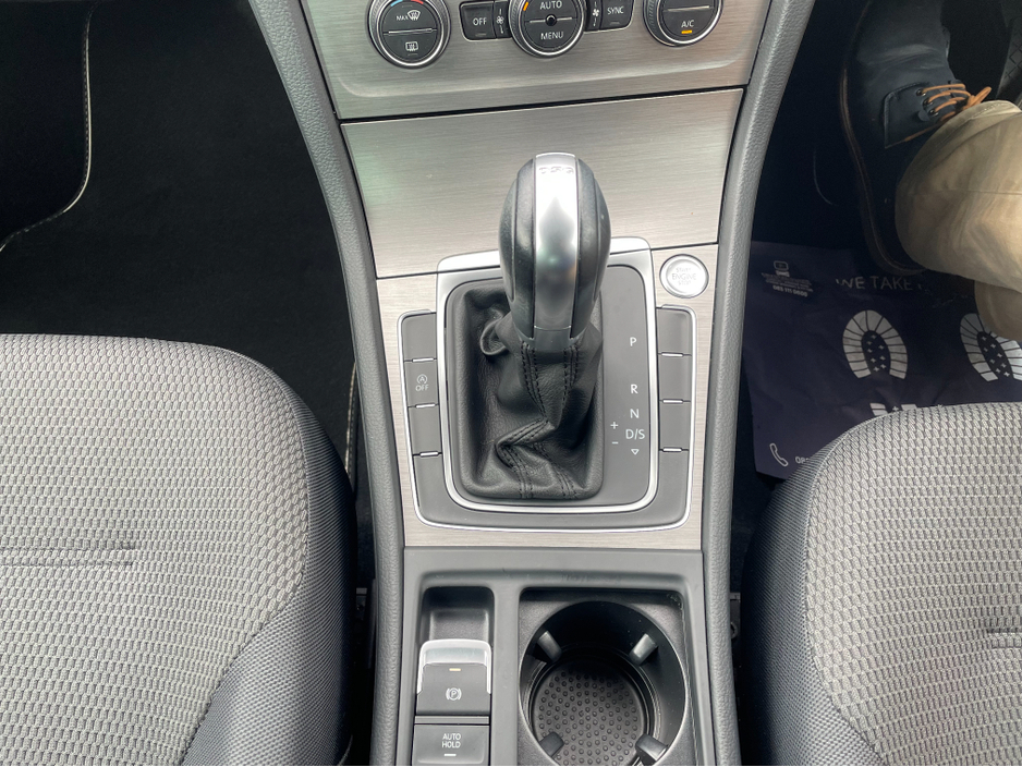 2017 Volkswagen Golf - image 18