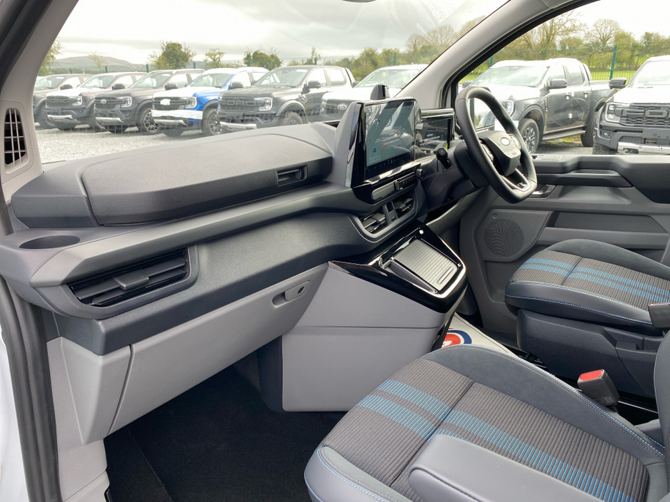 2026 Ford Transit Custom - image 7