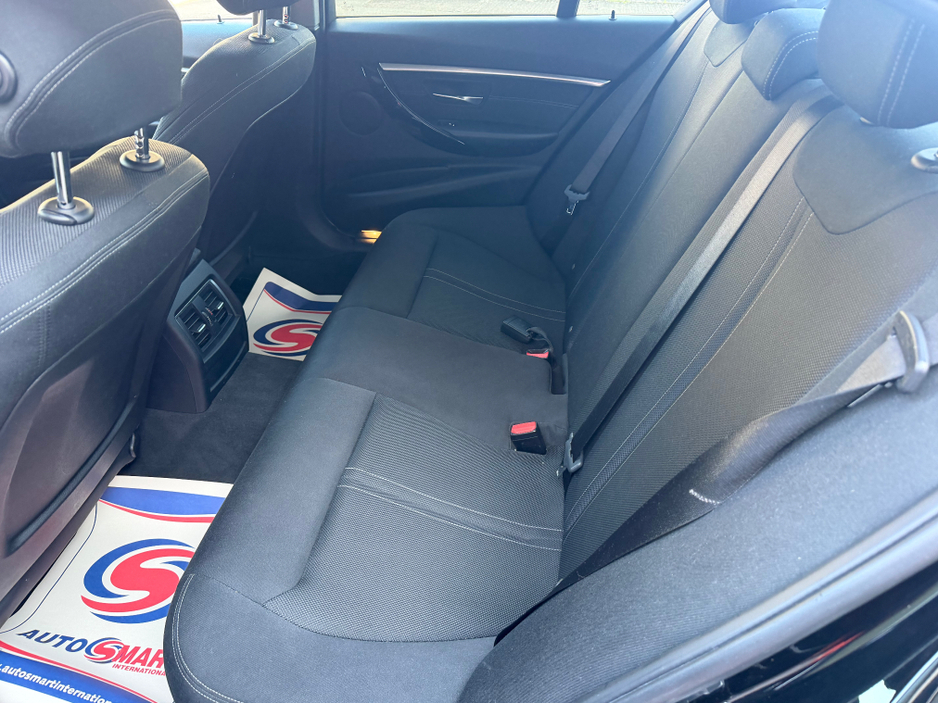 2017 BMW 3 Series - image 16