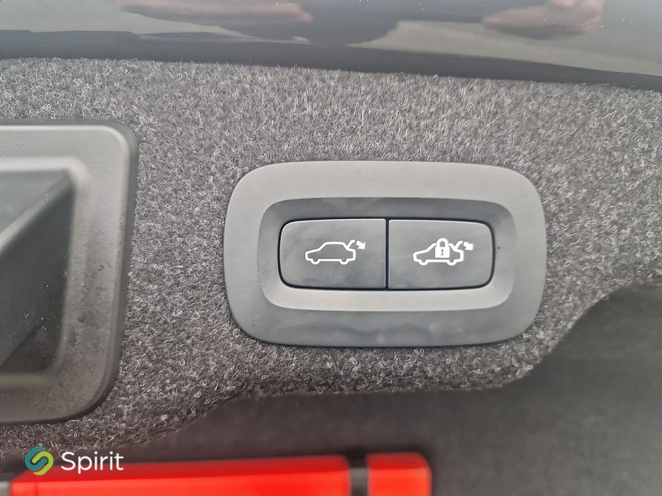 2021 Volvo S90 - image 15