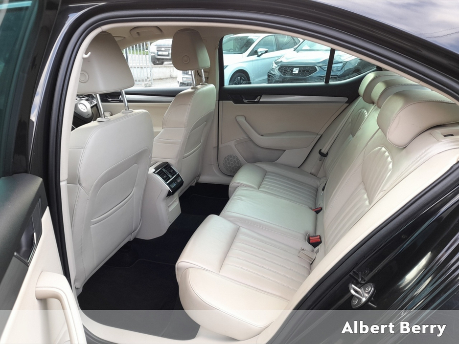 2018 Skoda Superb - image 8