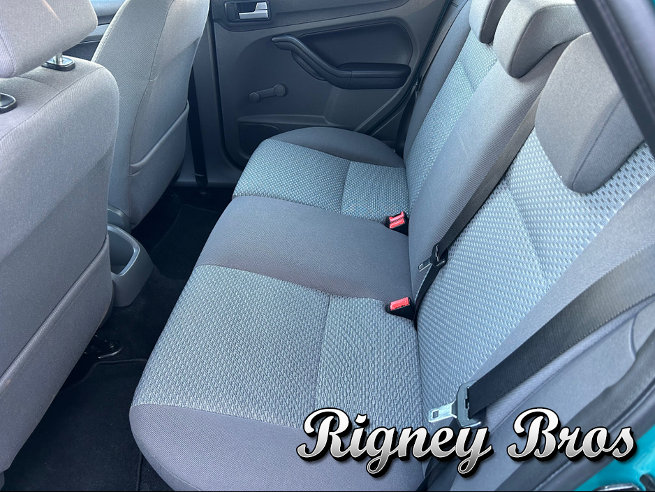 2008 Ford Focus - image 10