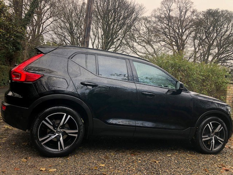 2021 Volvo XC40 - image 2