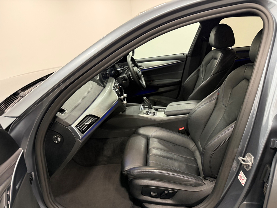 2020 BMW 5 Series - image 19