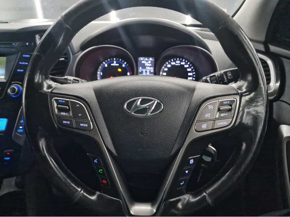 2014 Hyundai Santa Fe - image 9