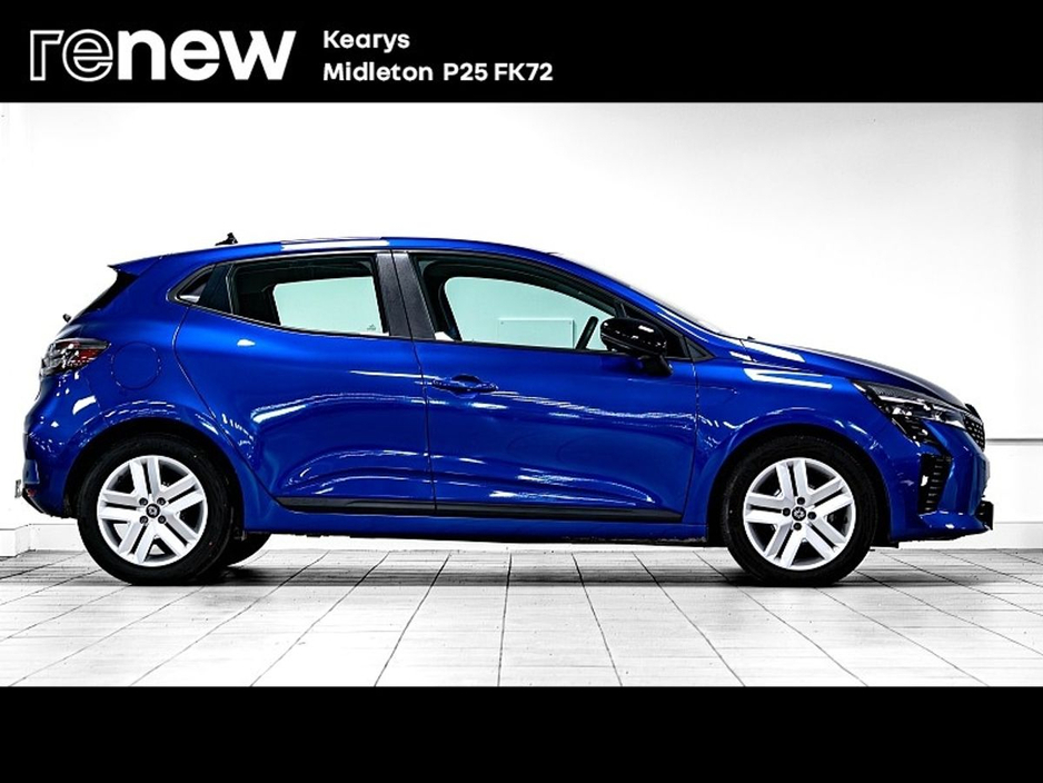 2025 Renault Clio - image 14